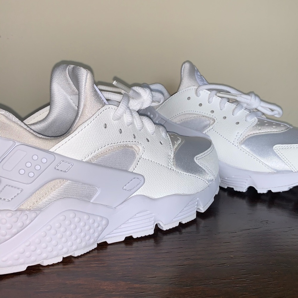 Nike Women’s Air Huarache Run - Picture 5 of 8
